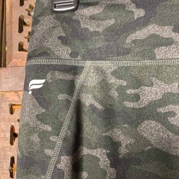 Fabletics On-the-Go Legging - Picture 6 of 8